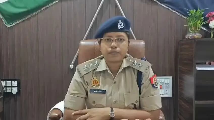 #BijnorPolice
थाना नजीबाबाद क्षेत्रान्तर्गत ग्राम पूरनपूर गढी में एक देवस्थल को क्षतिग्रस्त किये जाने की घटना में की जा रही पुलिस कार्यवाही के संंबंध में क्षेत्राधिकारी नजीबाबाद जनपद बिजनौर की बाइट ।
#UPPolice https://t.co/5dQlAdLyYG