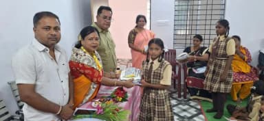कोन्टा: कोंटा में बेटी बचाओ-बेटी पढ़ाओ के तहत छात्राओं को स्वच्छता और सुरक्षा का संदेश