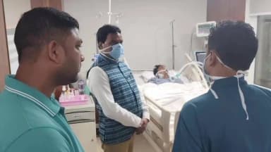 ସୁକିନ୍ଦା: କିମସ୍ ହସପିଟାଲରେ ଭାଗିରଥି ମହାନ୍ତିଙ୍କ ସ୍ୱାସ୍ଥ୍ୟାବସ୍ଥା ପଚାରି ବୁଝିଲେ ମନ୍ତ୍ରୀ ପ୍ରଦୀପ ବଳ ସାମନ୍ତ