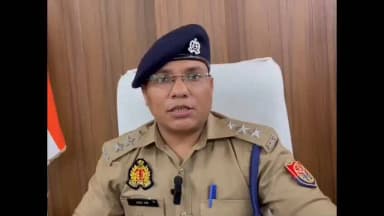 जनपद फतेहगढ़ के कोतवाली मोहम्मदाबाद क्षेत्रान्तर्गत पुत्र द्वारा अपने पिता की हत्या के अभियोग में वांछित अभियुक्त की गिरफ्तारी के सम्बन्ध में क्षेत्राधिकारी मोहम्मदाबाद द्वारा दी गई बाइट। #FatehgarhPolice https://t.co/9GQaOxHEXX