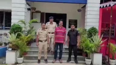 তুফানগঞ্জ ২: চাকরির নামে আর্থিক প্রতারণা,পুলিশের জালে তৎকালীন জেলা পরিষদের সভাধিপতি পুষ্পিতা ডাকুয়া ঘনিষ্ঠ তুফানগঞ্জের সুবোধ থাপা