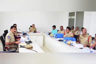 సిరిసిల్ల: నేరాల నియంత్రణలో అధికారులు అప్రమత్తంగా వ్యవహరించాలి:రాజన్న సిరిసిల్ల జిల్లా ఎస్పీ మహేష్ బి.గితే