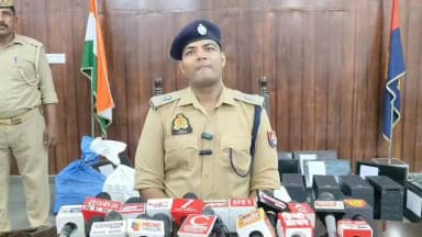 #SaharanpurPolice
#PoliceAction
#GoodWorkUPP
#बाईट
➡️थाना सदर बाजार व थाना साइबर क्राइम की संयुक्त पुलिस टीम द्वारा PERFECT RISHTEY PROPRIETOR के नाम से ऑनलाइन वेबसाइट बनाकर शादी के रिश्ते बताने के नाम पर ठगी करने वाले गैंग का पर्दाफाश करते हुए 01 शातिर अभियुक्त हिरासत में लेकर पूछताछ की जा रही है।
➡️कब्जे से रशीद, पैम्पलेट, 3 चैकबुक, 02 मोहर FOR PERFECT RISHTEY PROPRIETOR, 16 नोकिया के मोबाइल फोन की-पैड, 03 एंड्राइड मोबाइल फोन (जिनमे 02 रैडमी कम्पनी 01 TECNO SPARK कम्पनी), 01 लैपटॉप, 09 मॉनिटर स्क्रीन, 09 की-बोर्ड, 07 माऊस, 07 CPU, 01 बायोमैट्रिक डिवाईस, 02 HDFC का QR CODE, 01 JIO कम्पनी का WI-FI डिवाइस, टेलीफोन LANDLINE 01, 11 चार्जर नोकिया कम्पनी, 01 प्रिन्टर व 02 एक्सेटशन बोर्ड बरामद।
➡️जिसके सम्बन्ध में #SPCITY_SRR श्री व्योम बिंदल द्वारा दी गई #बाईट
@Uppolice
@adgzonemeerut
@digsaharanpur