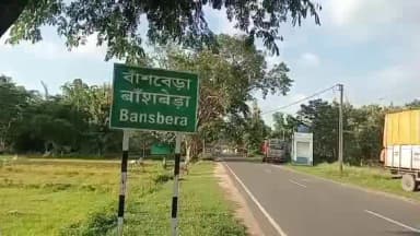 বরাবাজার: বাঁশবেড়িয়া গ্রামে ভয়াবহ লরি দুর্ঘটনা, কেবিনে আটকে আহত চালক
