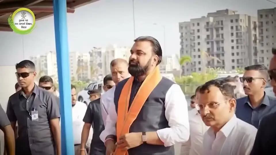 माननीय मुख्यमंत्री श्री सम्राट चौधरी जी के नेतृत्व में बिहार सरकार द्वारा 211 नए डिग्री कॉलेजों की स्थापना राज्य के उच्च शिक्षा क्षेत्र में एक ऐतिहासिक पहल है। इस निर्णय से विद्यार्थियों, विशेषकर ग्रामीण क्षेत्रों के युवाओं को अपने ही क्षेत्र में गुणवत्तापूर्ण उच्च शिक्षा प्राप्त करने का अवसर मिलेगा, जिससे शिक्षा अधिक सुलभ और समावेशी बनेगी।
Information & Public Relations Department, Government of Bihar
#HigherEducation
#BiharEducation
#EducationForAll
#EmpoweringYouth
#ViksitBihar
