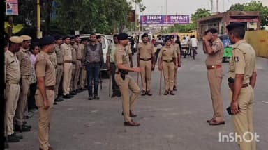 મજુરા: પાંડેસરા વિસ્તારમાં રથયાત્રા નિર્મિત્તે પાંડેસરા પોલીસ દ્વારા અલગ અલગ વિસ્તારોમાં ફૂટ પેટ્રોલિંગ કરવામાં આવી હતી.