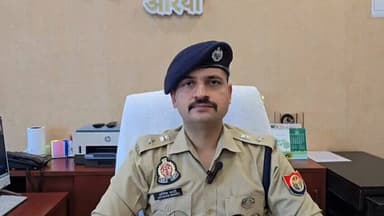 थाना कोतवाली औरैया क्षेत्रान्तर्गत यमुना नदी में कूदकर कर एक व्यक्ति द्वारा आत्महत्या करने के सम्बन्ध में पुलिस अधीक्षक औरैया द्वारा दी गयी बाईट ।
@Uppolice
@adgzonekanpur
@igrangekanpur
@dgpup https://t.co/VUdazKUWZV