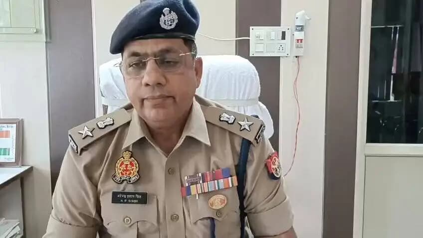 #ShamliPolice
आगामी #कांवड़_यात्रा के सकुशल, सुरक्षित एवं शांतिपूर्ण आयोजन को लेकर पुलिस द्वारा की जा रही तैयारियों के सम्बन्ध में अधीक्षक शामली श्री एन.पी. सिंह की बाईट। #UPPolice @adgzonemeerut @digsaharanpur @Uppolice https://t.co/OYx279mfUr