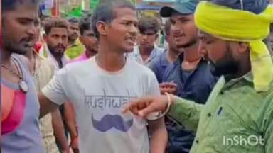 मढ़ौरा: मुबारकपुर में दबंगों ने एक व्यक्ति से पैर पर गिरवाकर माफी मंगवाई, वीडियो जाति विशेष गाने के साथ वायरल