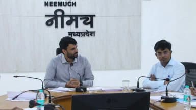 📍कलेक्टर की अध्यक्षता में जिला जल एवं स्वच्छता मिशन की बैठक संपन्न
⭐कलेक्टर श्री हिमांशु चंद्रा की अध्यक्षता में आयोजित जिला जल एवं स्वच्छता मिशन की बैठक में जिले में सुरक्षित एवं स्वच्छ पेयजल उपलब्ध कराने, लंबित जल परियोजनाओं को निर्धारित समय-सीमा में पूर्ण करने, औद्योगिक इकाइयों, व्यापारिक संस्थानों, ढाबों, रेस्टोरेंट संचालकों आदि से जलकर की प्रभावी वसूली सुनिश्चित करने के साथ अन्य महत्वपूर्ण निर्देश संबंधित अधिकारियों को दिए गए।
CM Madhya Pradesh
Jansampark Madhya Pradesh
#JalJeevanMission
#DWSM
#SwachhBharat
#Neemuch
#नीमच