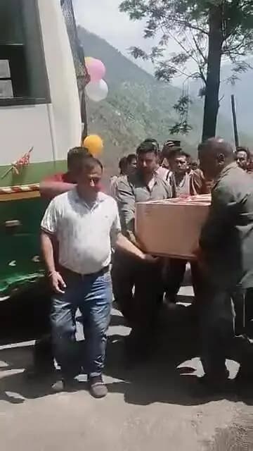 निचार: ननखड़ी बस हादसे में घायल परिचालक जय प्रकाश नेगी को एचआरटीसी कर्मचारियों ने दी श्रद्धांजलि