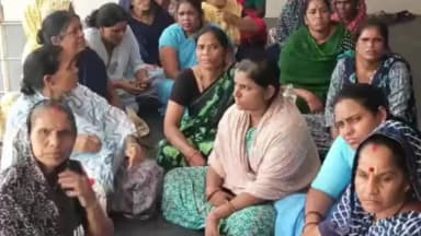 हरदा: जिला अस्पताल के आउटसोर्स सफाईकर्मियों का प्रदर्शन, डेढ़ महीने से नहीं मिला वेतन