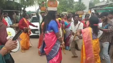 అసిఫాబాద్: తిర్యాణిలో సమ్మక్క సారక్కకు ఆషాడ తొలి బోనం సమర్పించిన భక్తులు