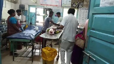 মাথাভাঙা ২: মাথাভাঙ্গা ভবের হাট এলাকায় পথ দুর্ঘটনায় এক বৃদ্ধার গুরুতর আহত