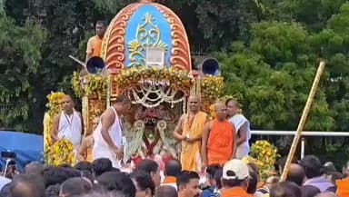 বারাবনী: আসানসোল ইসকন রথযাত্রায় ভক্তিরসে মাতলেন মন্ত্রী অগ্নিমিত্রা পাল, কীর্তনের তালে নৃত্য
