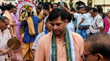 ବଲାଙ୍ଗୀର: ଶ୍ରୀଗୋପାଳଜୀ ମନ୍ଦିରରେ ପାରମ୍ପରିକ ଛେରା ପହରା ରଥଯାତ୍ରାରେ ସାମିଲ ହେଲେ ବିଧାୟକ