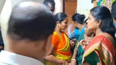 அகஸ்தீஸ்வரம்: ஈத்தங்காடு பகுதியில் சிறையில் உயிரிழந்த சபரிநாதன் வீட்டிற்கு முன்னாள் மத்திய இணை அமைச்சர் பொன் ராதாகிருஷ்ணன் சென்று ஆறுதல் தெரிவித்தார்.