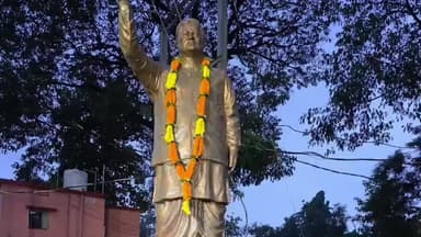 ଟିଟିଲାଗଡ: ବ୍ୟାଙ୍କ୍ ଛକରେ ଅଟଳ ବିହାରୀ ବାଜପେୟୀଙ୍କ ନବନିର୍ମିତ ପ୍ରତିମୂର୍ତ୍ତି ଉନ୍ମୋଚିତ