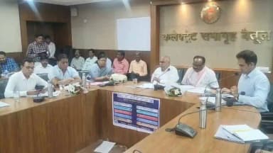 ➡️ जिले के विकास कार्यों और योजनाओं की हुई व्यापक समीक्षा, प्रगतिरत कार्यों को शीघ्र पूर्ण करने और स्वीकृत कार्यों में अनुमतियां प्राप्त कर शीघ्र प्रारंभ करने के निर्देश
➡️ शिक्षा, सिंचाई, सड़क और नगरीय विकास पर भी दिए गए महत्वपूर्ण निर्देश
CM Madhya Pradesh
Jansampark Madhya Pradesh
#JansamparkMP
#बैतूल
#betul