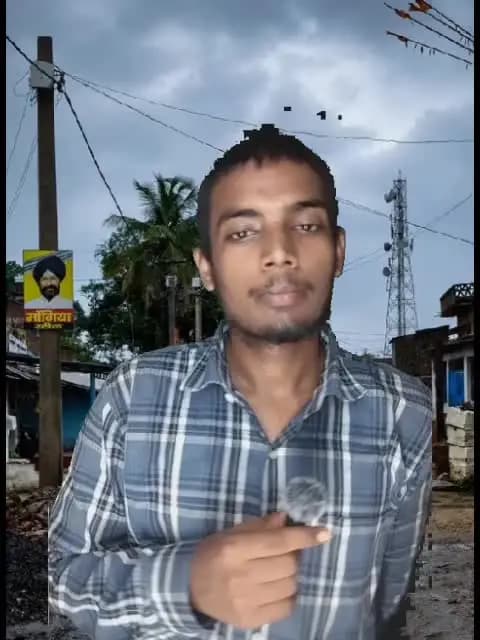 "ये सड़क नहीं, हर रोज़ का संघर्ष है।
हंसडीहा की टूटी सड़कें सिर्फ़ गाड़ियों को नहीं, ल#hansdiha #dumka