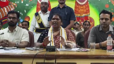 ఏటూరునాగారం: సర్పంచులు, అధికారులు జోడెద్దుల్ల పని చేయాలి : మంత్రి సీతక్క