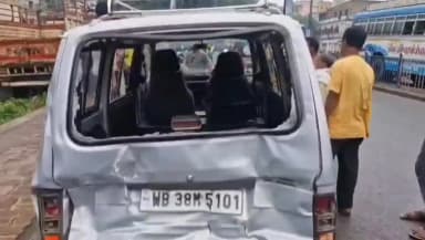 বারাবনী: *আসানসোলে মিনি বাসের ধাক্কায় মৃত ১, আহত স্কুল ছাত্রী