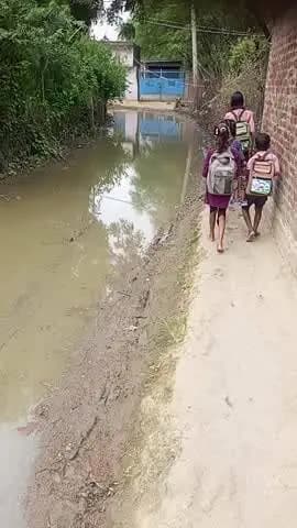 gram Raksha ki halat Hai dekh lijiye sabhi log Koi sunvaee Nahin ho rahi hai prashasan bhi Gaur nahin kar rahe hain