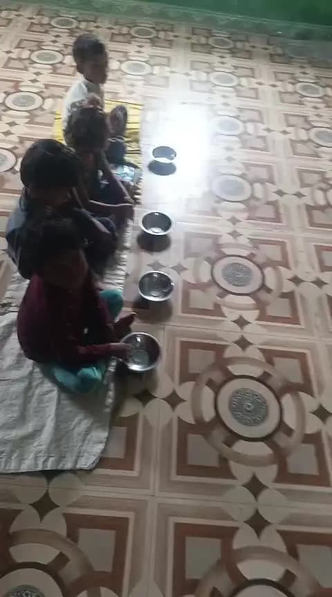 gram pipriya school ki video