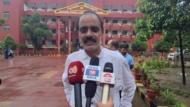 ଝାରସୁଗୁଡା: ଝାରସୁଗୁଡ଼ା କୋର୍ଟରେ ବୋମା ଧମକ!
ଧମକପୂର୍ଣ୍ଣ ଇ-ମେଲ ପରେ ହାଇ ଆଲର୍ଟ କୁ ନେଇ ପ୍ରତିକ୍ରିୟା ରଖିଲେ ଆଇନଜୀବୀ