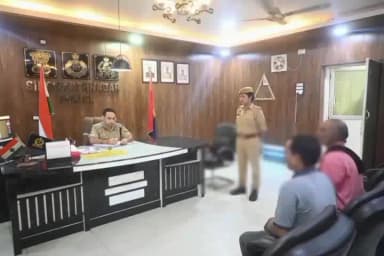 इटवा: वरिष्ठ पुलिस अधीक्षक सिद्धार्थनगर ने पुलिस कार्यालय में जनता दर्शन कार्यक्रम में की जनसुनवाई