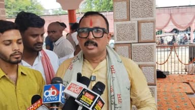 सपा नेता अनित शुक्ला ने शंकराचार्य स्वामी अबि मुक्तेश्वरानंद बड़े भव्य जोरदार स्वागत किया