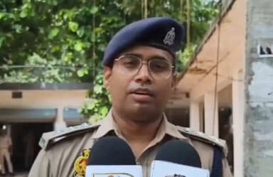 #SP_Mirzapur #अपर्णा_रजत_कौशिक के निर्देशन में माननीय न्यायालय परिसर में सुरक्षा व्यवस्था को अभेद्य बनाये रखने तथा प्रभावी क्रियाशीलता का परीक्षण करने हेतु वृहद मॉक ड्रिल (Mock Drill) का आयोजन किया गया-
#CO_City की बाइट
#UPPolice #Mirzapur https://t.co/JMgx6rfcIh