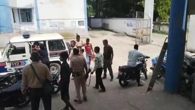 गोगरी: पौरा थाना क्षेत्र में मोटरसाइकिल की आमने-सामने टक्कर, दो युवक घायल, चौथम सीएचसी में इलाज जारी