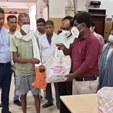 गोगरी: गोगरी अनुमंडलीय अस्पताल में टीवी मरीजों के बीच पोषण सहायता किट का वितरण