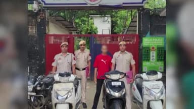 अलीपुर: दिल्ली यूनिवर्सिटी नॉर्थ कैंपस में शातिर ऑटो लिफ्टर गिरफ्तार, 4 चोरी के दोपहिया वाहन बरामद