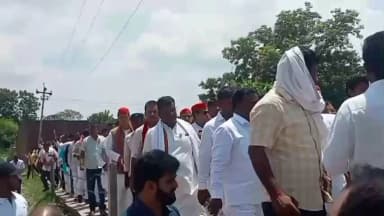 बांसडीह: गायघाट निवासी कामजी गोड़ की कथित पुलिस पिटाई से मौत के मामले में सपा का प्रतिनिधि मंडल पीड़ित परिवार से मिला