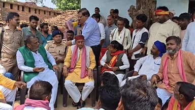 कर्वी: युवक की मौत पर ग्रामीणों का उबाल, अंतिम संस्कार से किया इनकार, शव रखकर किया प्रदर्शन, सांसद-विधायक पहुंचे