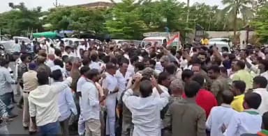 మనోహరాబాద్: బైకు ర్యాలీని అడ్డుకున్న పోలీసులు