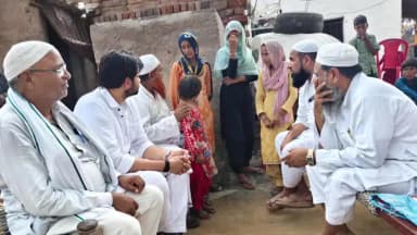 नूह: जमीयत उलेमा ने गांव मामलीका के मुश्ताक अहमद के अनाथ बच्चों को दी आर्थिक सहायता