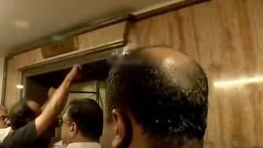 തിരുവനന്തപുരം: ശശി തരൂർ എംപി തിരുവനന്തപുരത്തെ ഹോട്ടലിലെ ലിഫ്റ്റിൽ കുടുങ്ങി