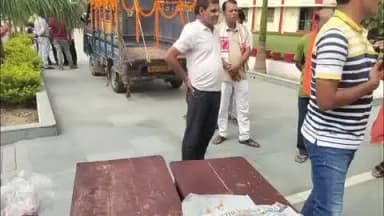 मोदनगंज: बीबीएम कॉलेज ओकरी के प्रिंसिपल का निधन, पूर्व सांसद, मंत्री समेत लोगों ने कॉलेज परिसर में दी श्रद्धांजलि