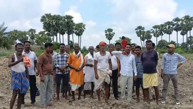 सरैया: लक्ष्मीपुर बहिलवारा गांव से महज 100 मीटर पर अंडा फार्म निर्माण का विरोध, ग्रामीणों ने किया प्रदर्शन