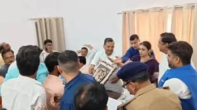 फर्रुखाबाद: प्रभारी मंत्री ने विकास कार्यों की समीक्षा बैठक की, जनप्रतिनिधियों को शिलान्यास-लोकार्पण में बुलाने के दिए निर्देश