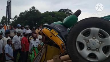 इटकी: इटकी, रांची-गुमला मार्ग पर बोलेरो-ऑटो की टक्कर, भीषण हादसे में दोनों गाड़ियां पलटीं, 12 घायल, 3 रिम्स रेफर