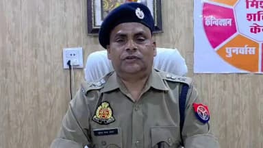 आज दिनांक 17.07.2026 को थाना राया के ग्राम ककरेटिया के रहने वाले बालिन्दर और उसी के नजदीक ही दो-तीन किलोमीटर दूर थाना महावन के ग्राम कारव के रहने वाले हरेन्द्र में आज दोपहर लगभग 13:00 बजे ग्राम ककरेटिया में , पुरानी रंजिश के चलते आपस में आज किसी बात को लेकर इनके बीच में लड़ाई हुई और उसके बाद ये संज्ञान में आया है कि इनके द्वारा फायरिंग भी की गई । दोनों ही आपराधिक प्रवृत्ति के व्यक्ति हैं । पुलिस को सूचना मिलते ही क्षेत्राधिकारी महावन के नेतृत्व में 03 थानों की पुलिस मौके पर पहुंची , गांव में सर्च ऑपरेशन किया गया है । जो लोग भी इस घटना में दोषी थे अभी उनमें से पांच लोगों को पुलिस के द्वारा हिरासत में लिया गया है और इनसे पूछताछ करके आवश्यक विधिक कार्रवाई की जायेगी ।
बाइट:- #SPRA_MTA
@Uppolice
@adgzoneagra
@digrangeagra
