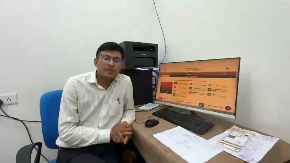 किसानों के लिए जरूरी जानकारी 📢
ई-विकास पोर्टल पर संयुक्त खाताधारक कृषकों को जो समस्या आ रही थी, उसका समाधान सहायक संचालक डॉ. भगवत सिंह ने वीडियो क्लिप के जरिए बताया है।
वीडियो देखें और आसानी से अपना काम पूरा करें।
समस्या बनी रहे तो कृषि विभाग कार्यालय हरदा में संपर्क करें।
#Harda #E_Vikas #Farmers #MadhyaPradesh
#हरदा Jansampark Madhya Pradesh Department of Agriculture, Madhya Pradesh