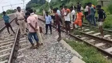 मांझी: दाउदपुर में दर्दनाक हादसा, लिच्छवी एक्सप्रेस की चपेट में आने से दो मासूम भाइयों की मौत