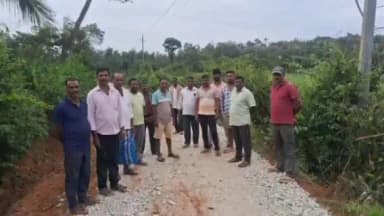 ಬೇಲೂರು: ಚಿಕ್ಕಸಡೆ ಗ್ರಾಮದಲ್ಲಿ ಗ್ರಾಮಸ್ಥರೇ ನಿರ್ಮಿಸಿಕೊಂಡ ರಸ್ತೆ, ಅಧಿಕಾರಿಗಳ ನಿರ್ಲಕ್ಷಕ್ಕೆ ಗ್ರಾಮಸ್ಥರ ಬೇಸರ