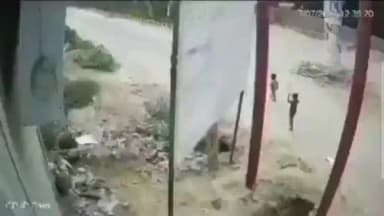 सदर: झूसी थाना क्षेत्र में दर्दनाक हादसा, कार ने तीन साल के बच्चे को कुचला, घटना का सीसीटीवी वीडियो हुआ वायरल