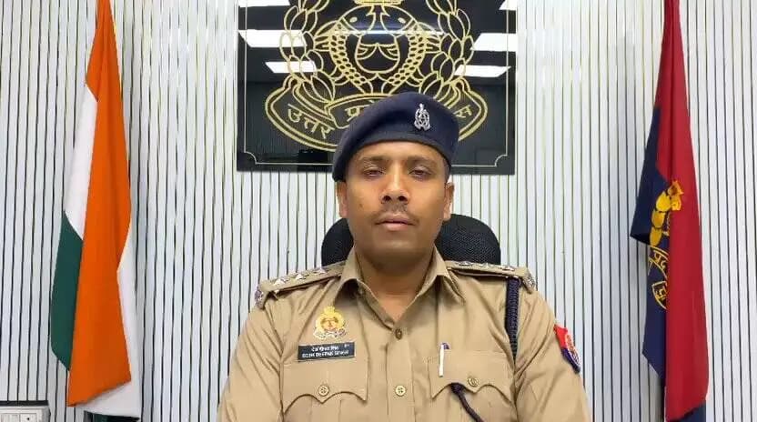 #BijnorPolice
कस्बा चांदपुर स्थित पीर पर गई युवती के साथ अश्लील हरकत के प्रकरण में अभियोग पंजीकृत व नामित अभियुक्त की गिरफ्तारी के संबंध मे क्षेत्राधिकारी चांदपुर की बाइट।
#UPPolice https://t.co/xLwGsEbC6A